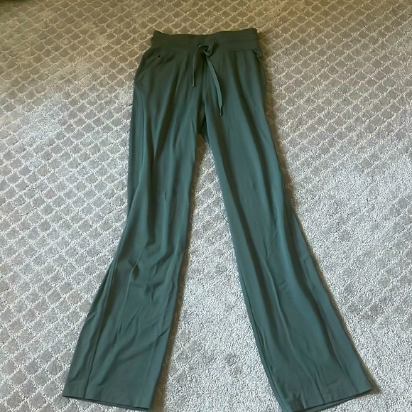 Lululemon flare lounge pants size 2 worn twice - Picture 1 of 3